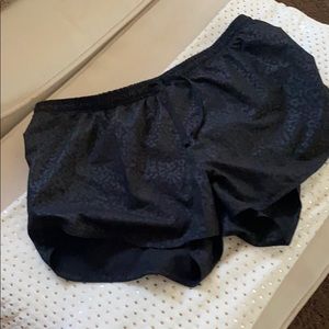Old Navy dolphin hem active running shorts